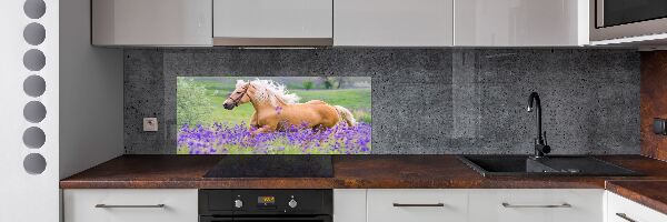 Pannello retrocucina con stampa di un cavallo in un campo di lavanda