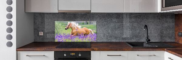 Pannello retrocucina con stampa di un cavallo in un campo di lavanda