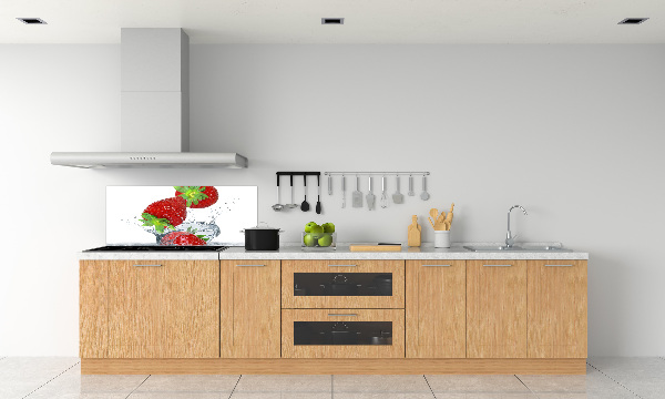 Rivestimento parete cucina con motivo di fragole che cadono