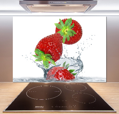 Rivestimento parete cucina con motivo di fragole che cadono