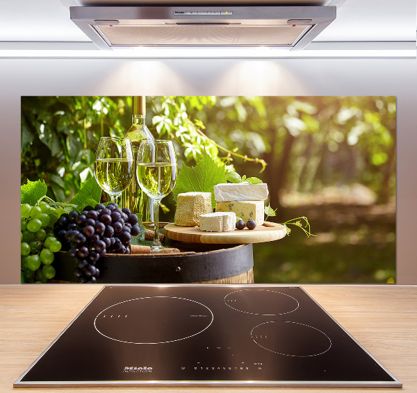 Rivestimento parete cucina con motivo a vino e stuzzichini