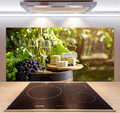 Rivestimento parete cucina con motivo a vino e stuzzichini