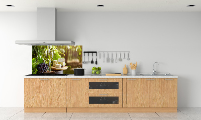 Rivestimento parete cucina con motivo a vino e stuzzichini