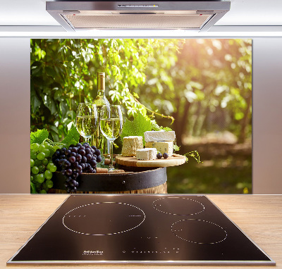 Rivestimento parete cucina con motivo a vino e stuzzichini