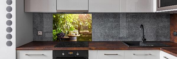 Rivestimento parete cucina con motivo a vino e stuzzichini