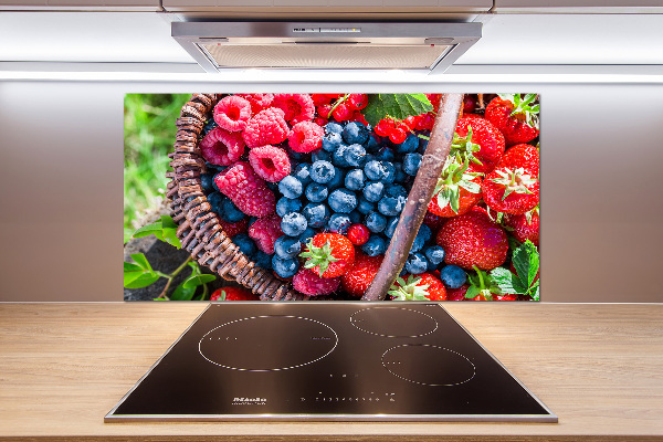 Pannello paraschizzi cucina con stampa raffigurante un cesto di frutti di bosco