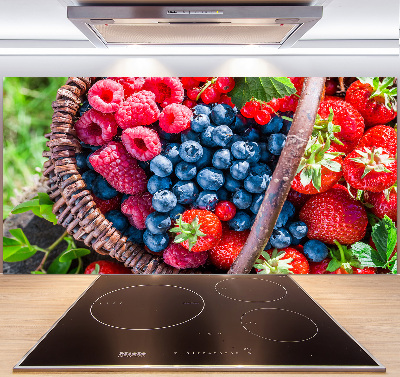 Pannello paraschizzi cucina con stampa raffigurante un cesto di frutti di bosco