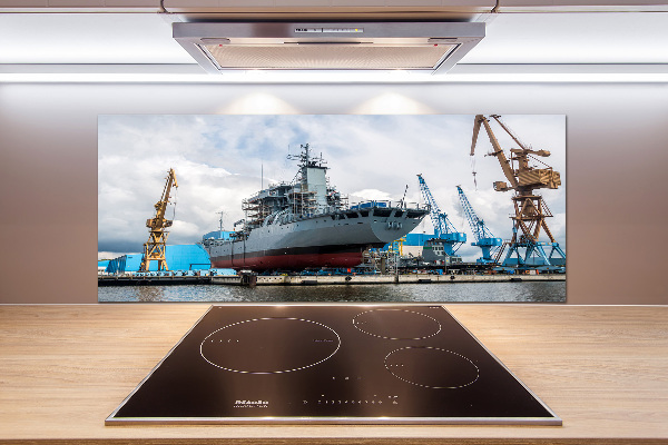 Rivestimento parete cucina con motivo ispirato a un cantiere navale