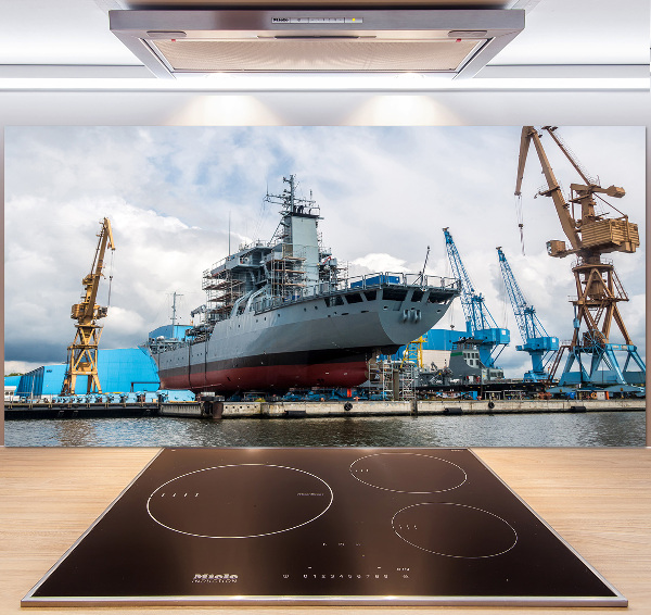 Rivestimento parete cucina con motivo ispirato a un cantiere navale