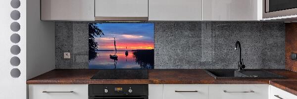 Pannello retrocucina con stampa raffigurante barche a vela al tramonto