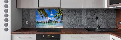 Rivestimento parete cucina con motivo di palme ispirato a Bora Bora