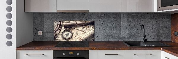 Rivestimento parete cucina con motivo a bussola, mappa e lente d'ingrandimento