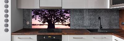 Rivestimento parete cucina con motivo albero e lago