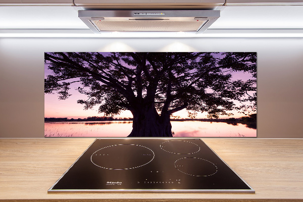 Rivestimento parete cucina con motivo albero e lago