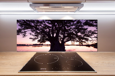 Rivestimento parete cucina con motivo albero e lago