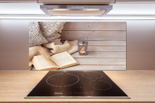 Pannello paraschizzi cucina con stampa decorativa raffigurante una persona che si rilassa leggendo un libro