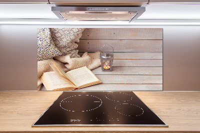 Pannello paraschizzi cucina con stampa decorativa raffigurante una persona che si rilassa leggendo un libro