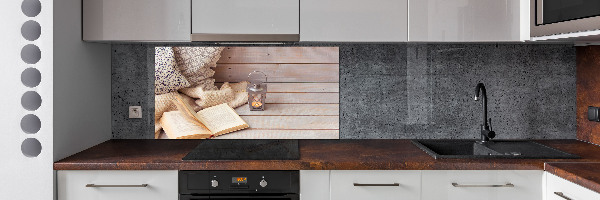 Pannello paraschizzi cucina con stampa decorativa raffigurante una persona che si rilassa leggendo un libro