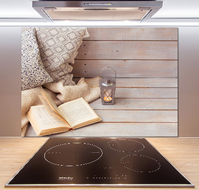 Pannello paraschizzi cucina con stampa decorativa raffigurante una persona che si rilassa leggendo un libro