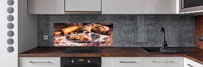 Rivestimento parete cucina con decoro a cornetti