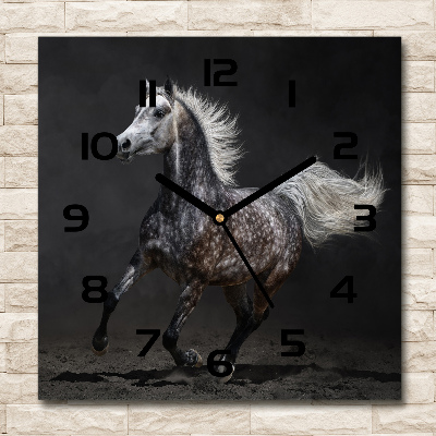 Orologio quadrato con decorazione raffigurante un cavallo arabo grigio
