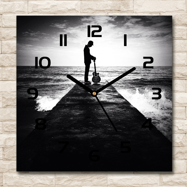 Orologio da parete quadrato con decorazione raffigurante un chitarrista sul molo
