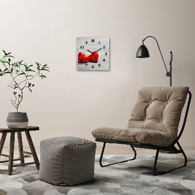 Orologio quadrato con motivo di cuori su sfondo effetto legno