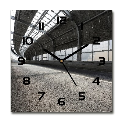 Orologio quadrato con quadrante decorato con una stampa raffigurante una strada nel tunnel