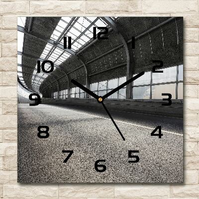 Orologio quadrato con quadrante decorato con una stampa raffigurante una strada nel tunnel