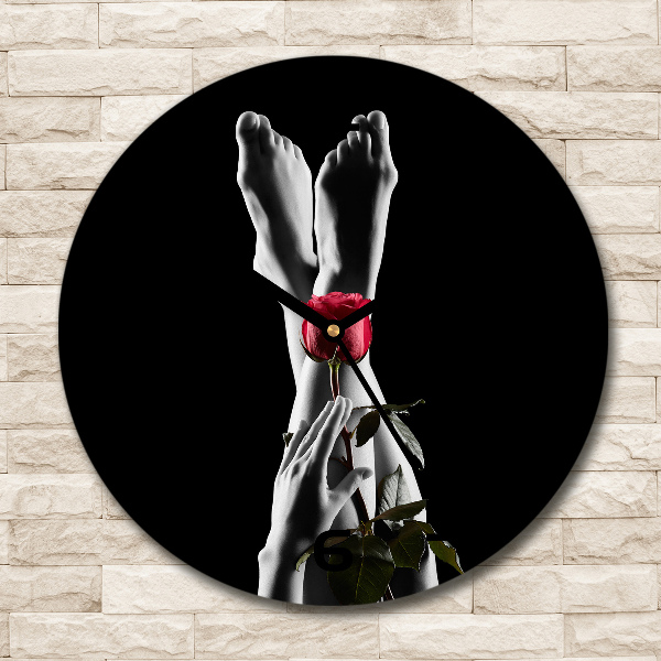 Orologio da parete rotondo con quadrante rosa e con piedini di supporto