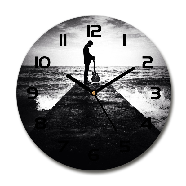 Orologio rotondo in vetro con decorazione raffigurante un chitarrista sul molo