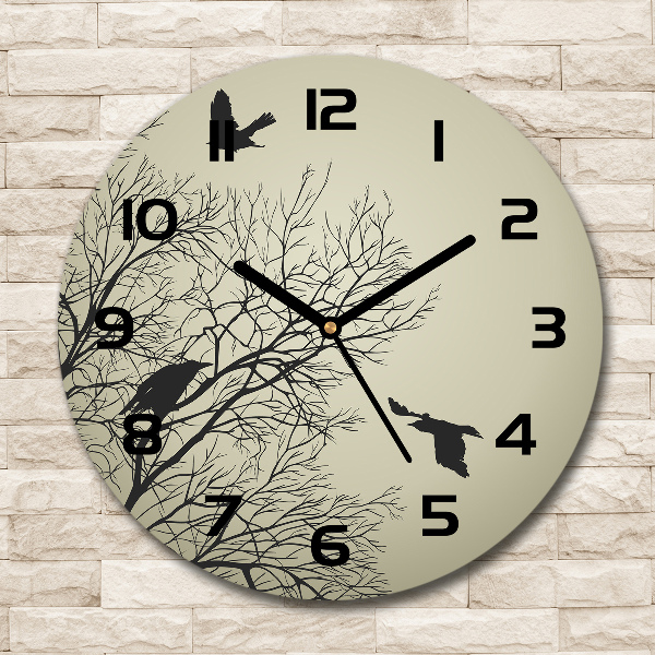 Orologio da parete rotondo con decorazione di corvi su un albero