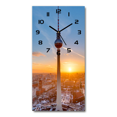 Orologio verticale con design ispirato a una torre televisiva