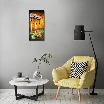 Orologio verticale con due bicchieri di birra come motivo