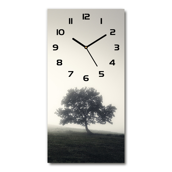 Orologio verticale in vetro con stampa raffigurante un albero nella nebbia