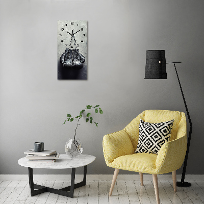 Orologio verticale in vetro con motif ispirato ai guantoni da boxe