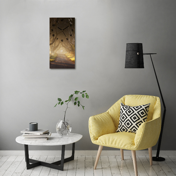 Orologio verticale con grafica raffigurante un sentiero nella foresta