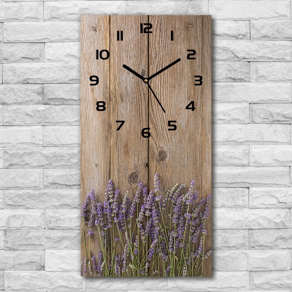 Orologio verticale con stampa di lavanda su sfondo effetto legno