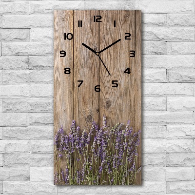 Orologio verticale con stampa di lavanda su sfondo effetto legno