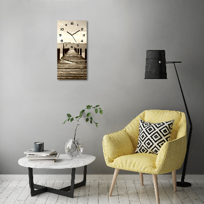 Orologio verticale in vetro con supporto a molo in legno