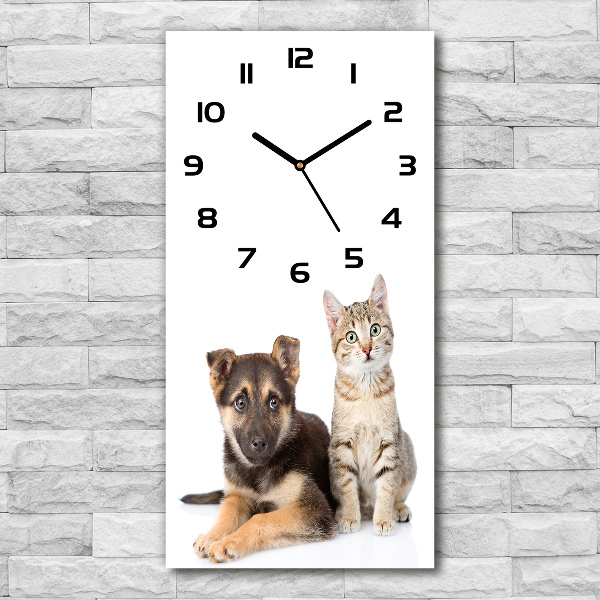 Orologio verticale con decorazione raffigurante un cane e un gatto