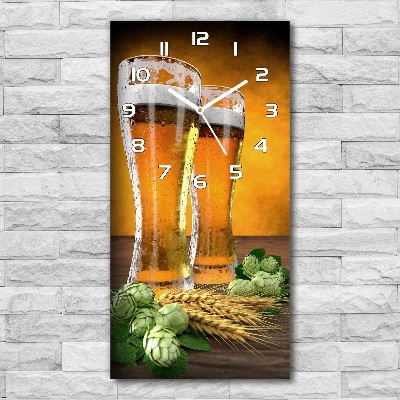 Orologio verticale con due bicchieri di birra