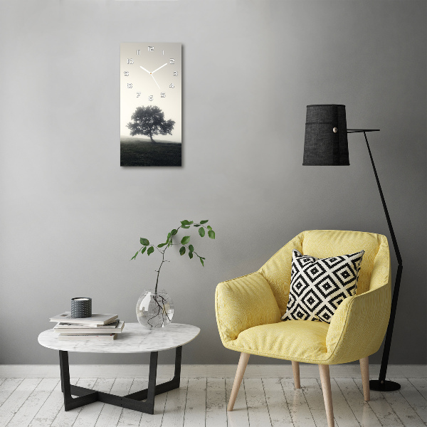 Orologio da parete verticale con stampa raffigurante un albero nella nebbia