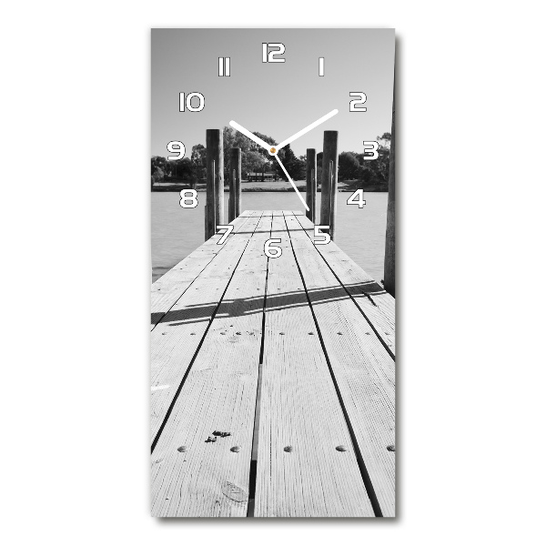 Orologio verticale con molo in legno