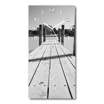 Orologio verticale con molo in legno