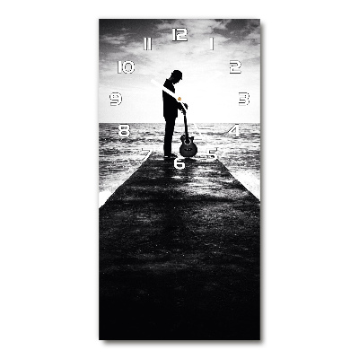 Orologio verticale in vetro con stampa del chitarrista sul molo