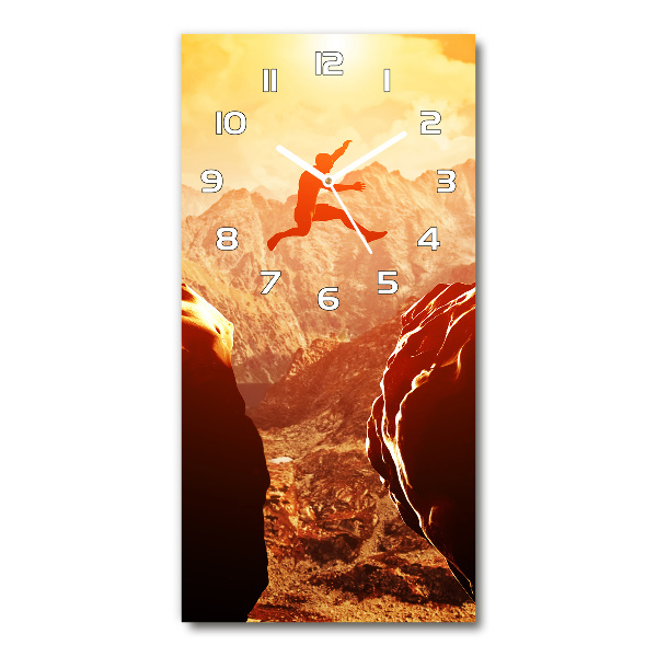 Orologio da parete verticale con motivo 'Salta oltre l'abisso'