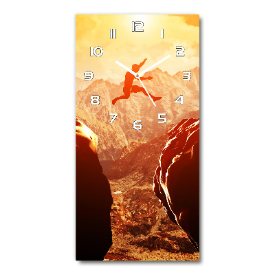 Orologio da parete verticale con motivo 'Salta oltre l'abisso'