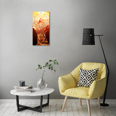 Orologio da parete verticale con motivo 'Salta oltre l'abisso'