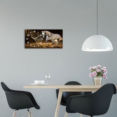 Orologio orizzontale con motivo di un cavallo bianco nella stalla